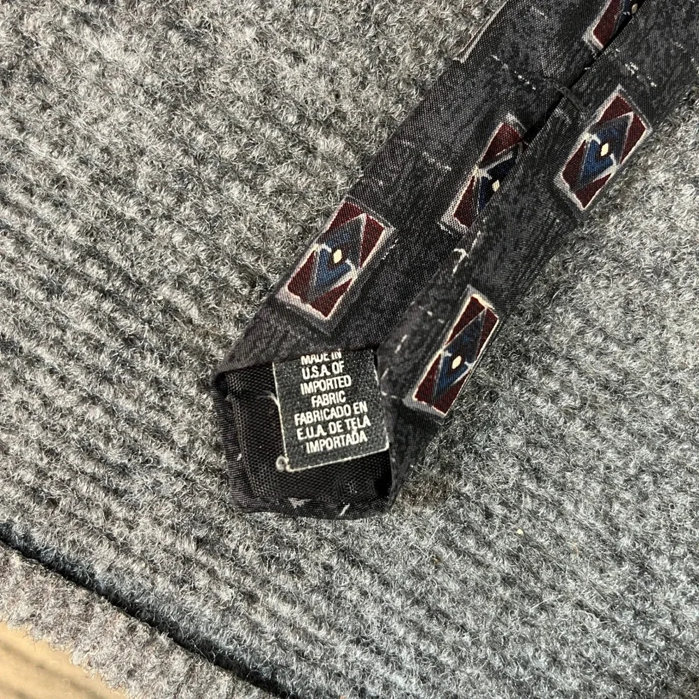 Allyn Saint George American Classic Mens Geometric Diamond Necktie Grey Blue